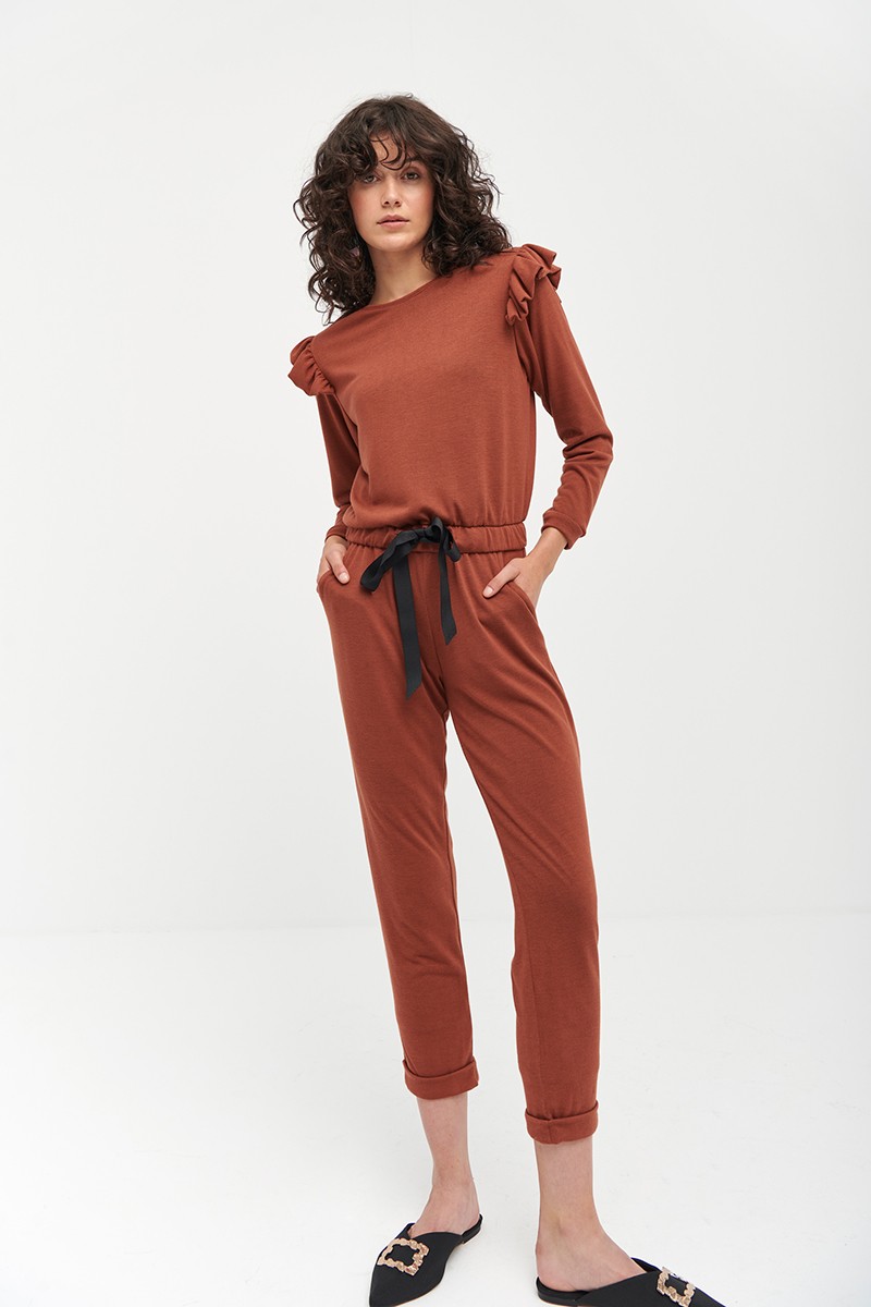 Conjunto de chandal de punto en color marron