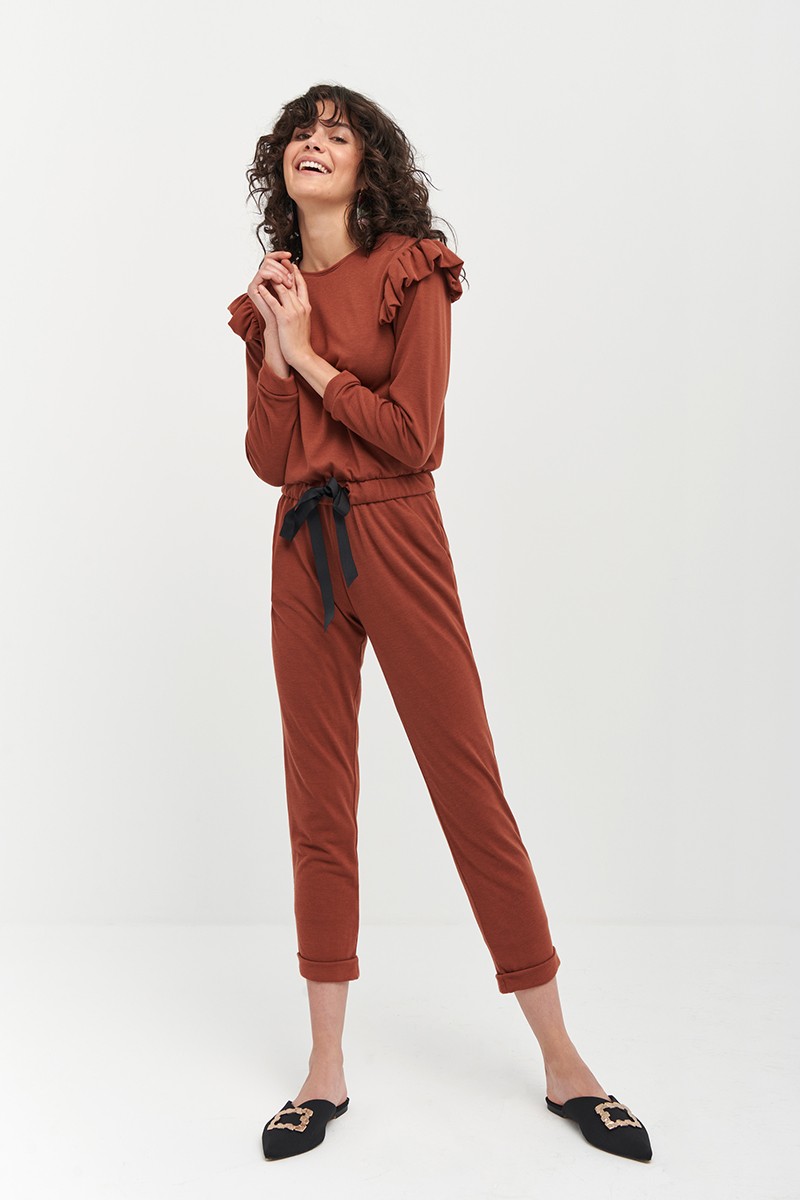 Conjunto de punto de pantalón y jersey en color marron online