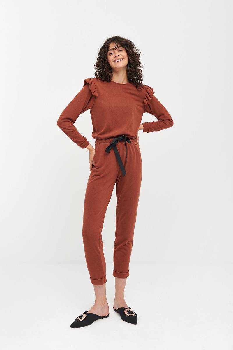 Conjunto de punto de pantalón y jersey en color marron comprar online
