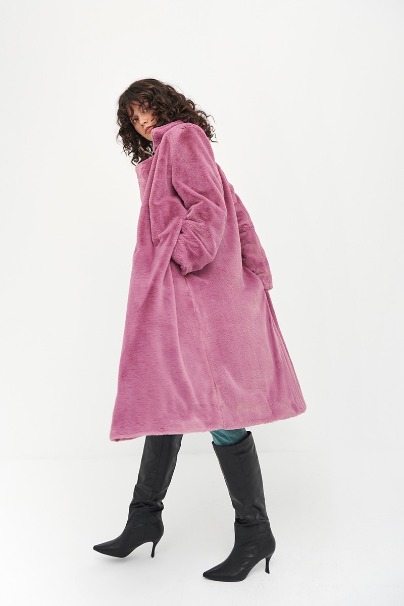 Comprar online abrigo de pelo sintetico lila