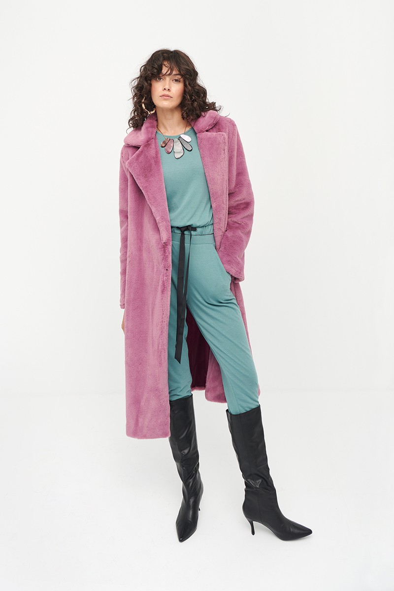 comprar onlien abrigo de pelo sintetico lila con capa desmontable