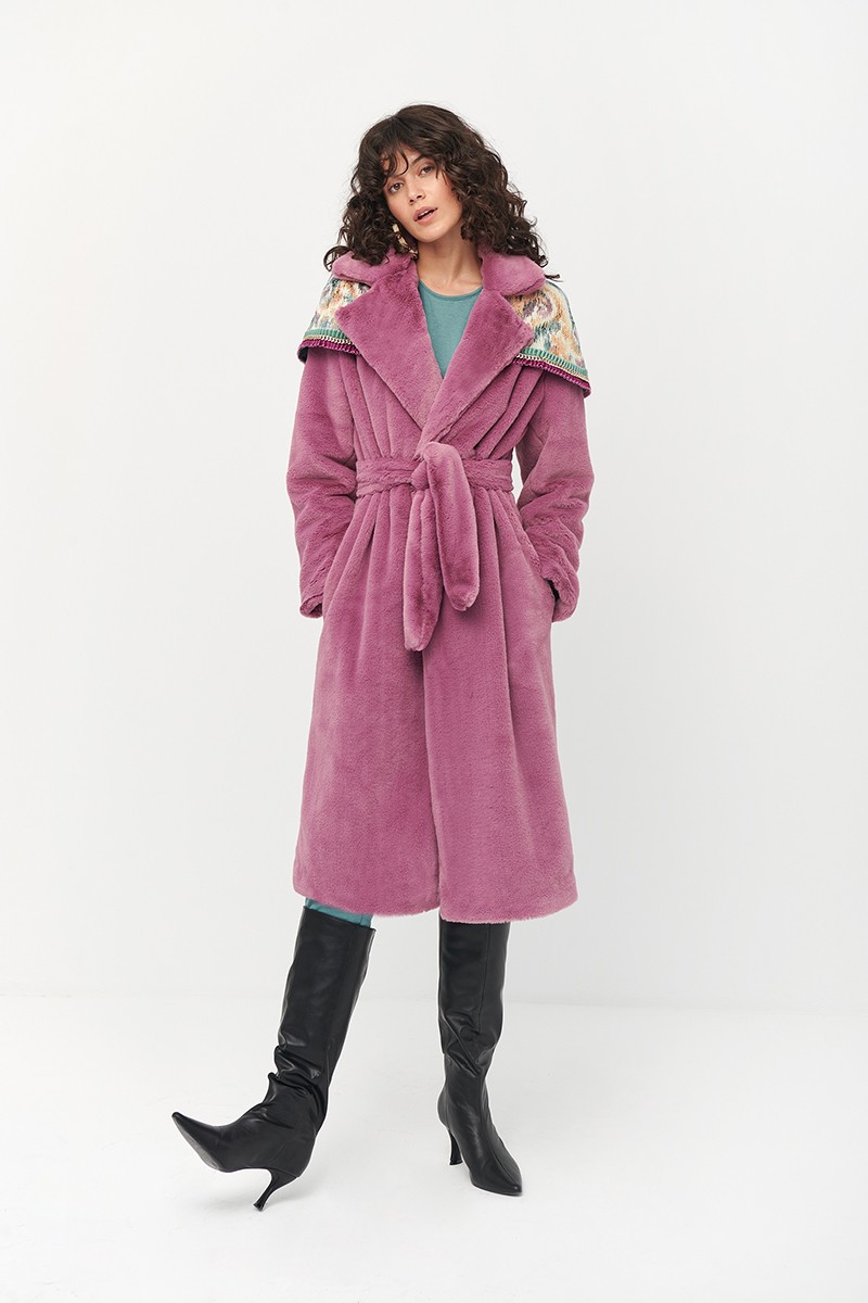 abrigo de pelo sintetico lila con capa desmontable