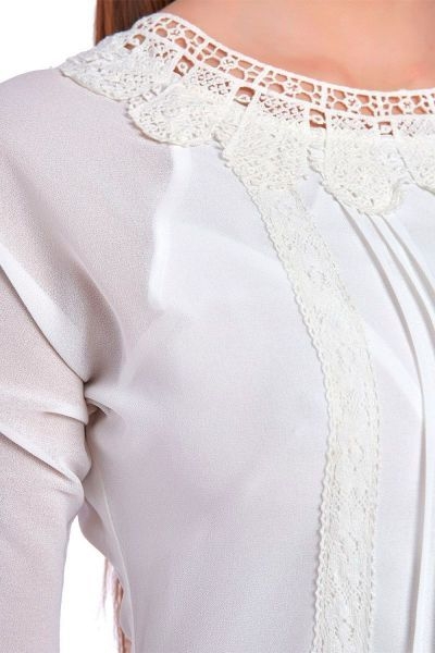 vestido con mangas en color blanco con aplicaciones de encaje de Q2