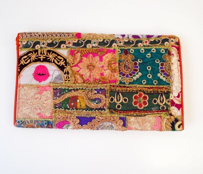 cartera de mano de estilo boho chic etnico indu para invitada de boda fiesta evento en apparentia