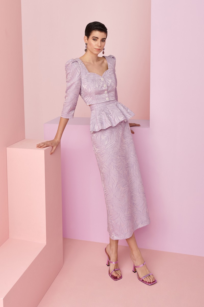 comprar conjunto de  falda con peplum y top corto con botones en tejido brocado lila  para invitadas a boda, bautizo, comunion, graduacion, fiesta