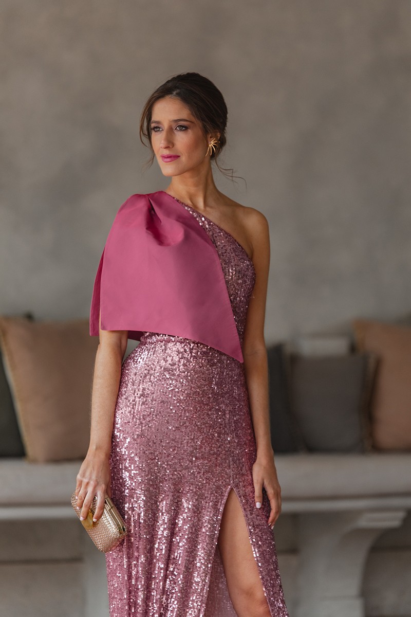 Vestido de de lentejuelas rosa escote asimetrico y