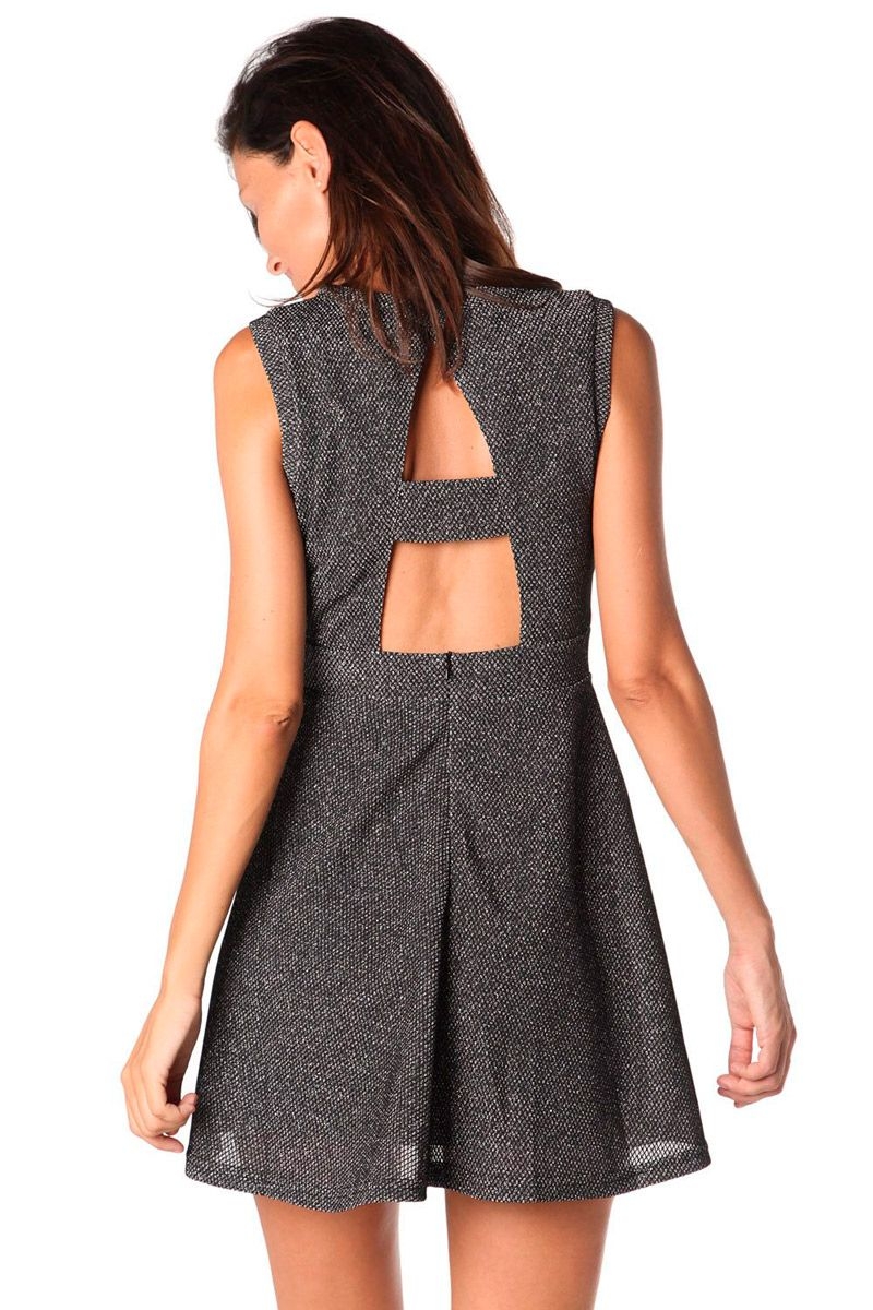 comprar online vestido gris plata tipo skater con falda de vuelo corta escote en la espalda y cintura alta de q2 en apparentia