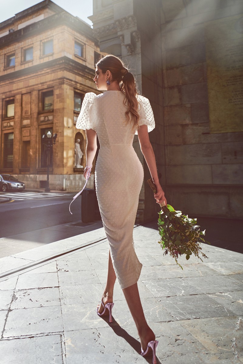 comprar  online vestido de novia civil en tul bordado de flores con crepe blanco y manga abullonada para boda de dia, mama de bautizo o comunion