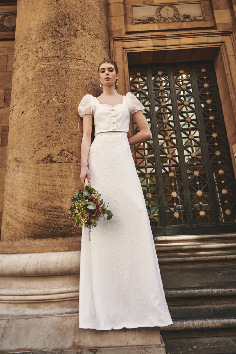 comprar Conjunto de falda larga y top escote corazon con mangas abullonadas de en plumetti blanco roto para novia civil, fiesta ibicenca, evento, boda íntima