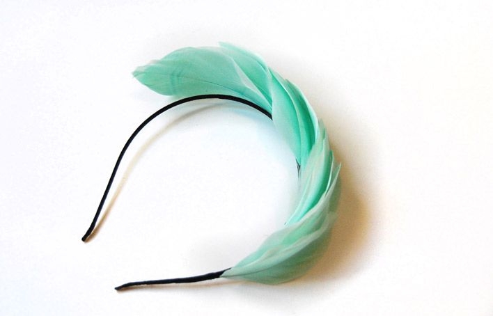 comprar tocado diadema de plumas verde aguamarina para boda de taneke en apparentia