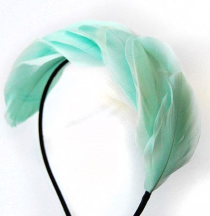 tocado diadema de plumas verde aguamarina para boda bautizo evento de taneke en apparentia