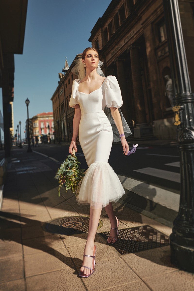 Vestido blanco escote corazon, manga globo  y falda con tul para novia civil, mama de bautizo o comunion