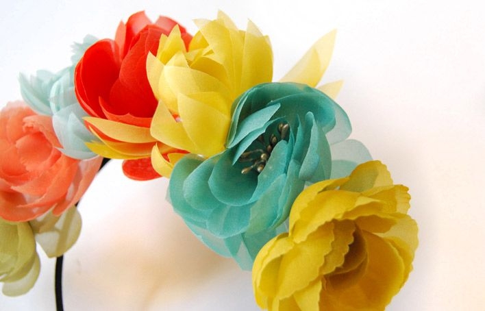 comprar tocado tipo diadema de flores para boda bautizo evento de muchos colores de taneke en apparentia