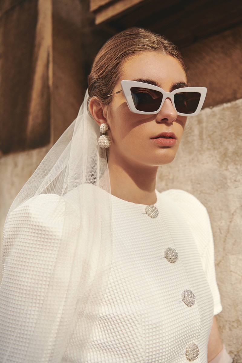 comprar Vestido blanco con boton perlas y volante en la falda para novia civil, mama de bautizo o comunion