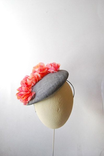 comprar tocado para una boda de flores en tonos rosa y coral de taneke en apparentia