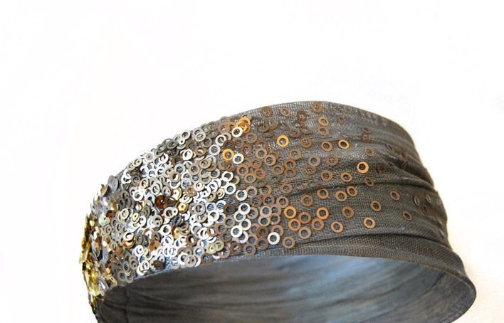 tocado turbante plateado con lentejuelas de taneke en apparentia