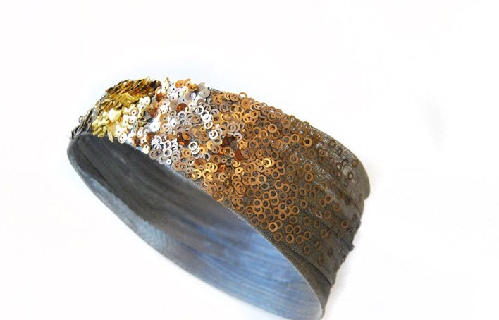 turbante gris plata con lentejuelas para boda bautizo evento fiesta de taneke en apparentia