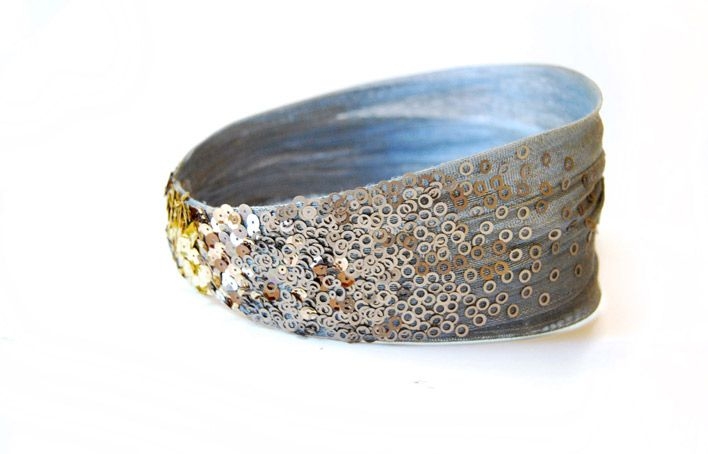 comprar tocado turbante para invitada de boda bautizo evento plateado con lentejuelas de taneke en apparentia