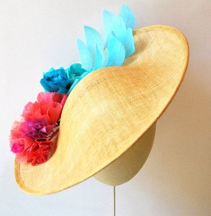 comprar pamela de sinamay con flores verde aguamarina coral rojo fucsia de taneke en apparentia