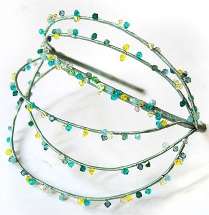 comprar tocado diadema para boda evento fiesta bautizo con pedreria y cristales en color verde y amarillo de taneke en apparentia