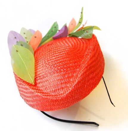 comprar online tocado para boda de color naranja con pluma de taneke en apparentia