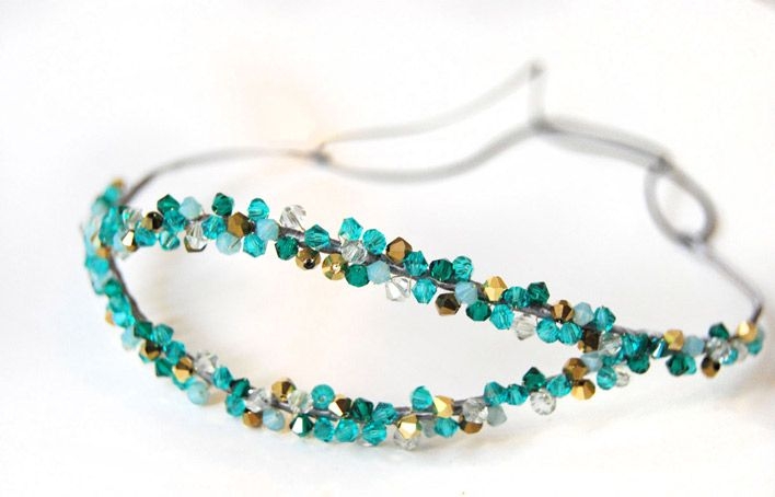 tocado diadema corona de pedreria con cristales en verde turquesa para boda evento fiesta de taneke en apparentia