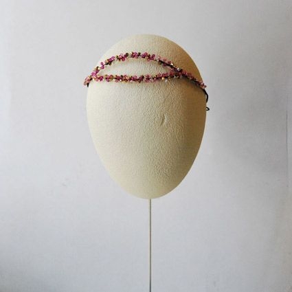 comprar tocado diadema corona para boda con pedreria en colorrosa fucsia y dorado beigede taneke en apparentia