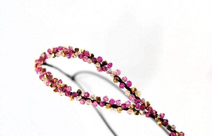 comprar online diadema doble de pedreria en rosa fucsia y doradoara look de invitada de boda fiesta evento bautizo de taneke en apparentia