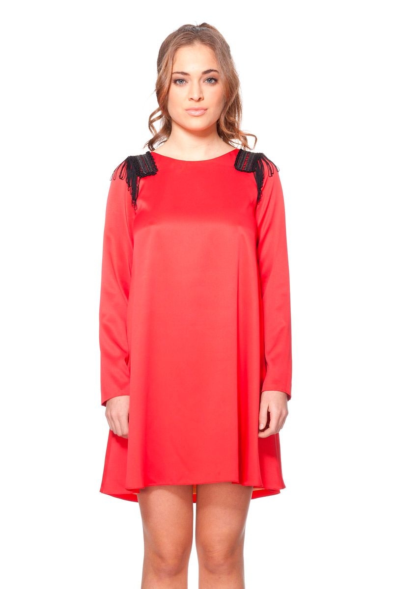 vestido corto de manga larga en color rojo satinado