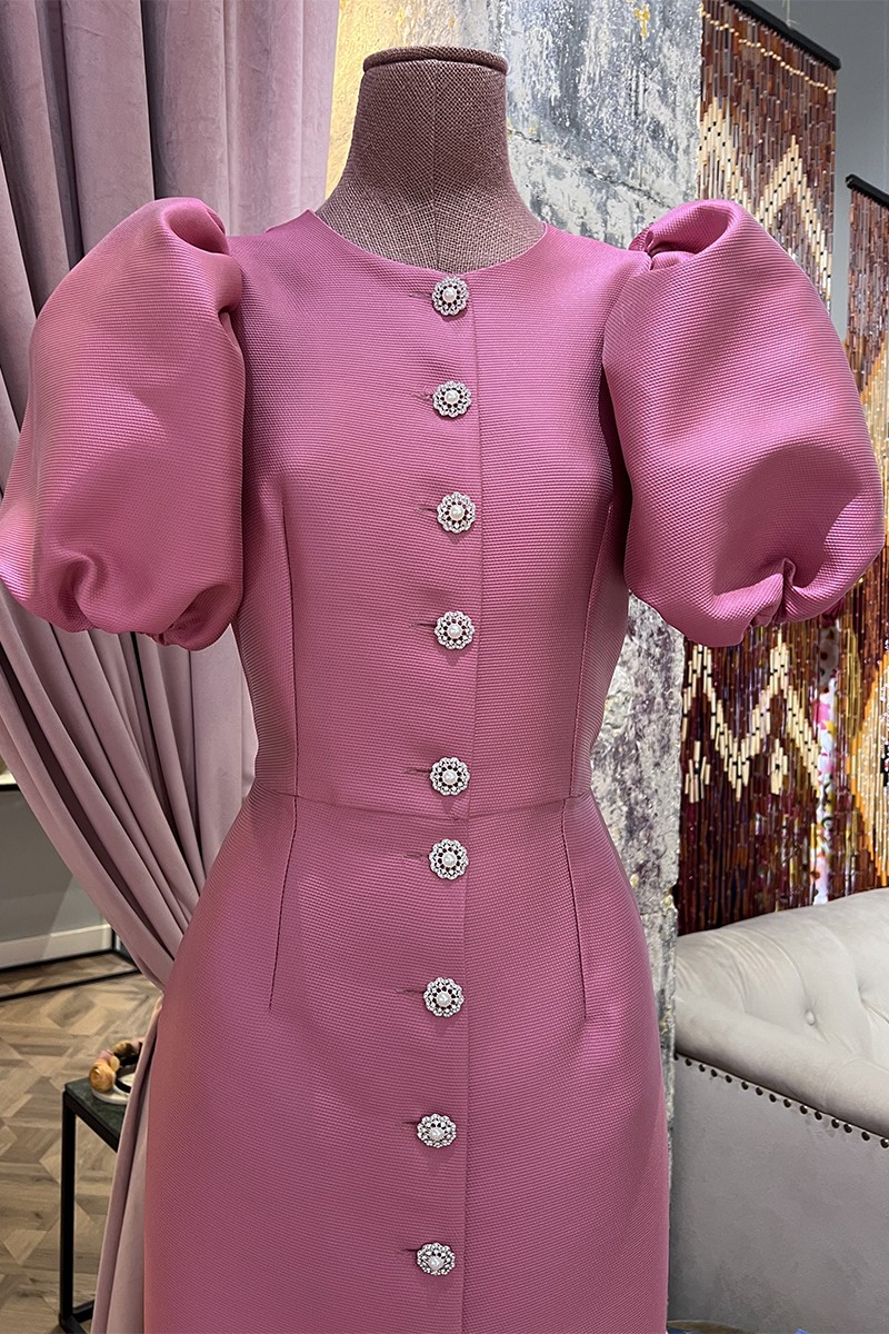 Vestido de coctel midi con mangas abullonadas y botones joya en tejido brocado rosa online