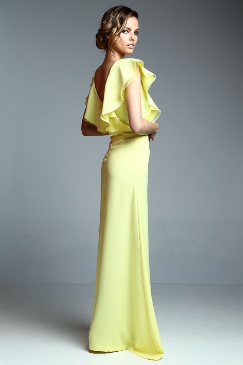 vestido largo de fiesta con dobre volante y escote en la esplada de apparentia collection online en color rojo
