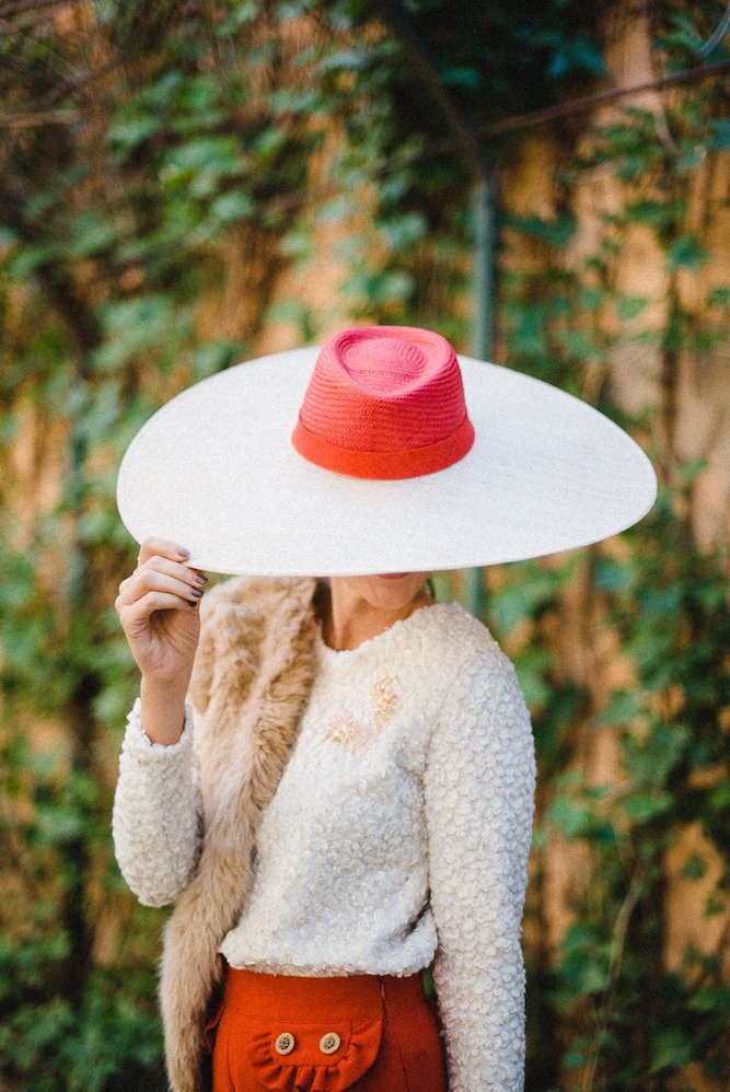 jersey blanco de baguilla de lana lurex con broches dorados de araña de otoño invierno para outfit elegante de oficina trabajo evento ocasion especial fiesta de apparentia