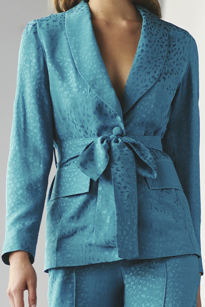 compra online traje chaqueta y pantalon jacquard azul para invitada a boda, bautizo, comunion, cocktail, apparentia