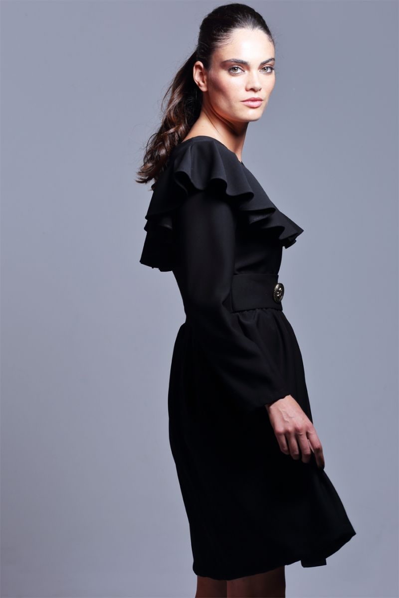 vestido de vuelo negro con volantes de manga larga en crepe negro de otoño invierno para look de oficina ocasiones especiales eventos de apparentia