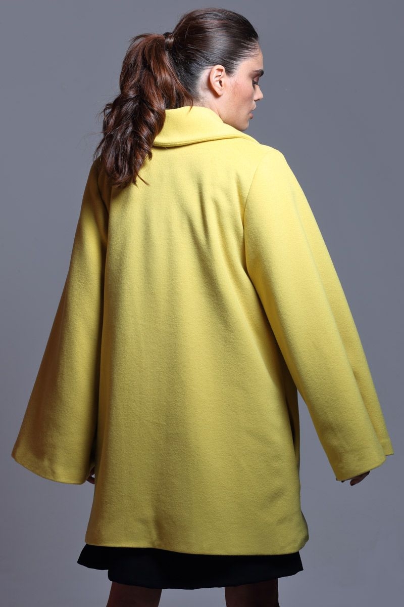 comprar online abrigo oversize mostaza amarillo con solapas grandes y mangas campana de otoño invierno 2015 2016 en apparentia