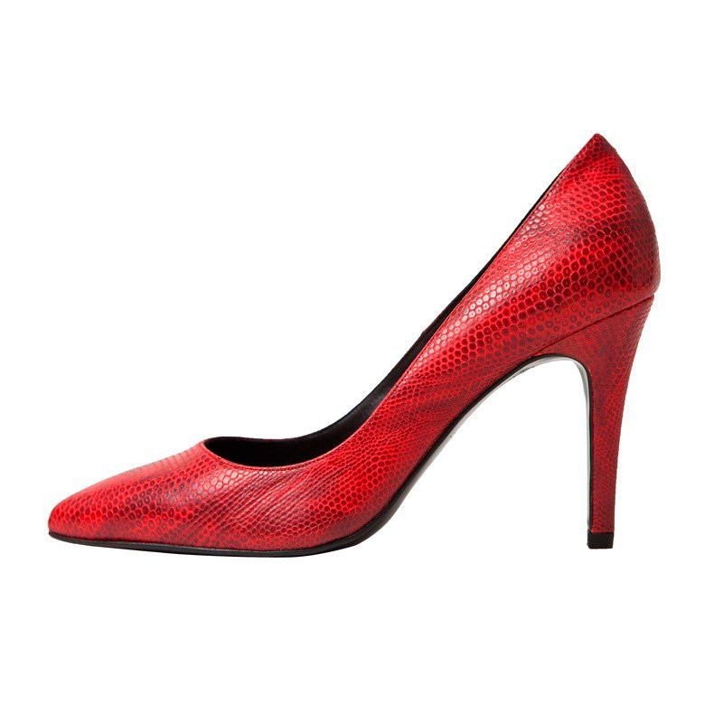 zapatos de salon piel boa rojo con estampado animal print de mas34 en apparentia
