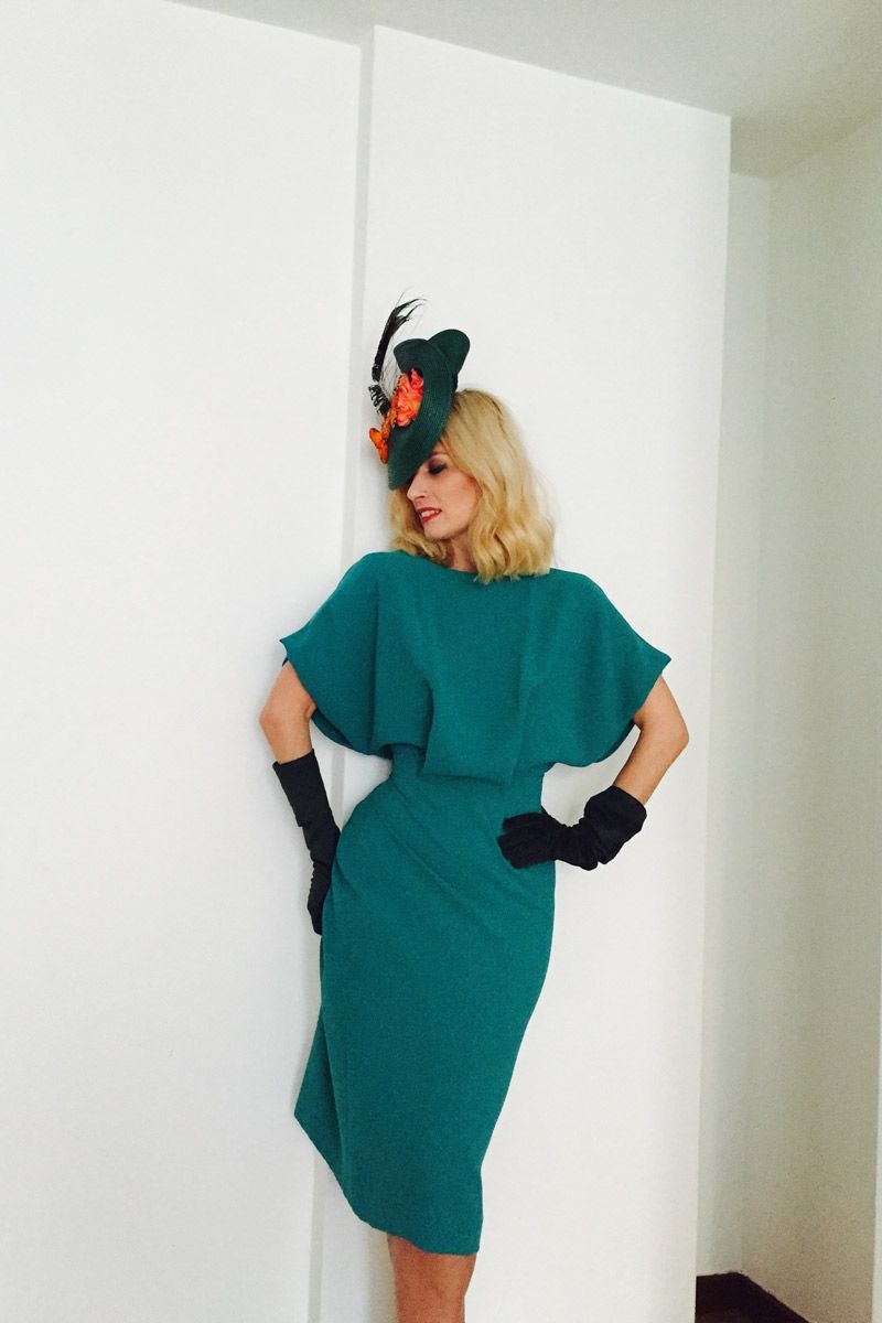 vestido midi de fiesta verde botella de manga corta y escote en la espalda de boda fiesta coctel nochevieja de bouret en apparentia