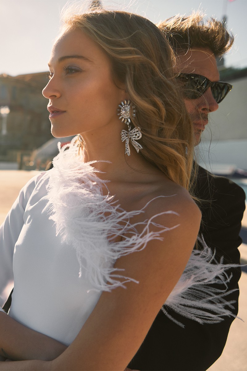 shop online novia civil vestido de crepe con pluma en color blanco para invitadas boda comunion bautizo fiesta graduacion