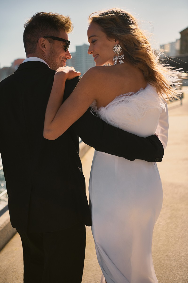 comprar online novia civil vestido de crepe con pluma en color blanco para invitadas boda comunion bautizo fiesta graduacion