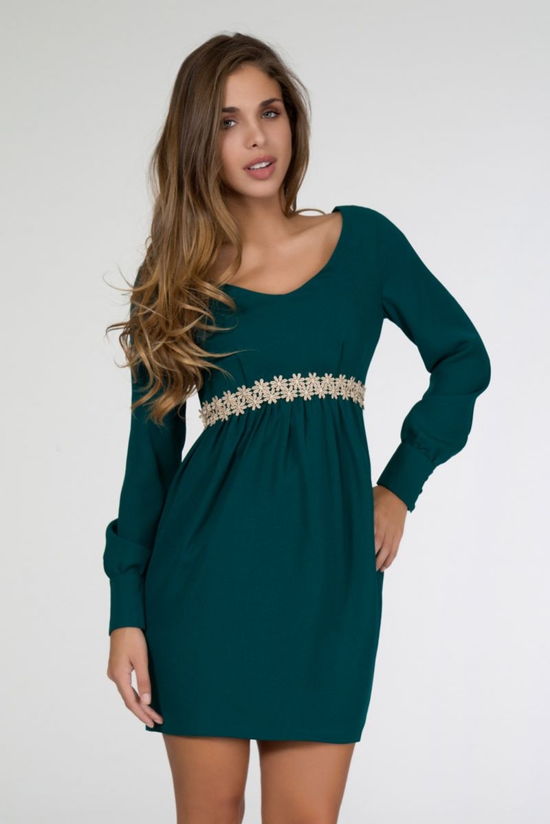 vestido de fiesta de manga larga verde botella con escote redondo y detalle dorado de flores de otoño invierno para fiestas eventos bodas coctel bautizos de daluna en apparentia