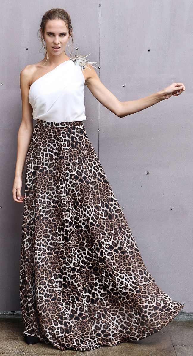 top de fiesta blanco asimetrico con drapeado y plumas de fiesta evento coctel boda nochevieja de arimoka en apparentia