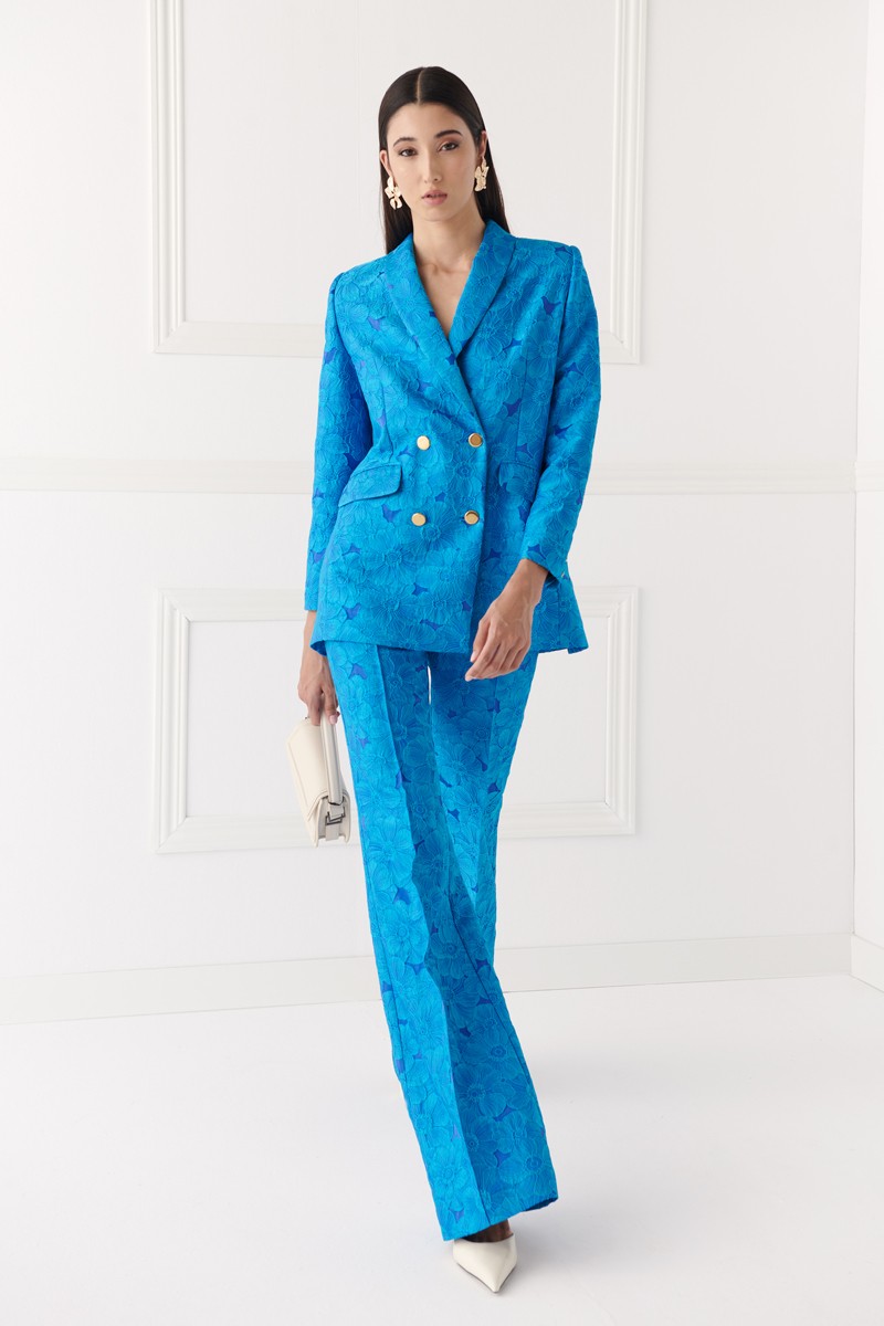 blazer oversize y pantalon  jacquard brocado azul de flores en relieve para inivtadas a bodas, fiesta, madrina, evento online
