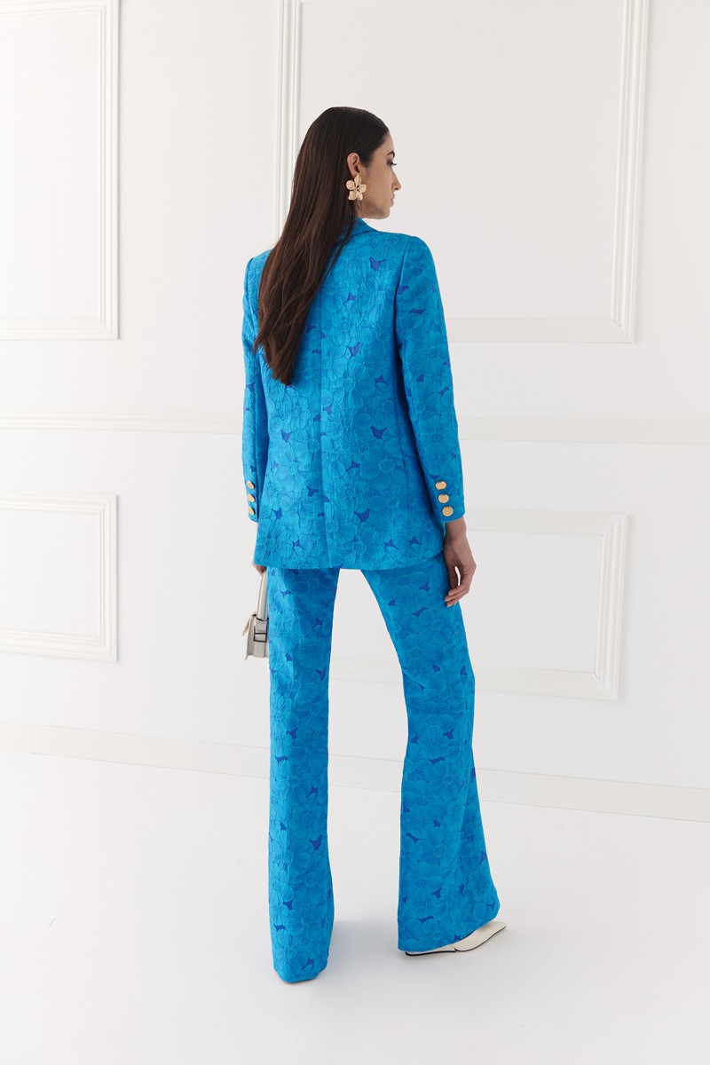comprar online traje chaqueta americana y pantalon  jacquard brocado azul de flores en relieve para inivtadas a bodas, fiesta, madrina, evento online