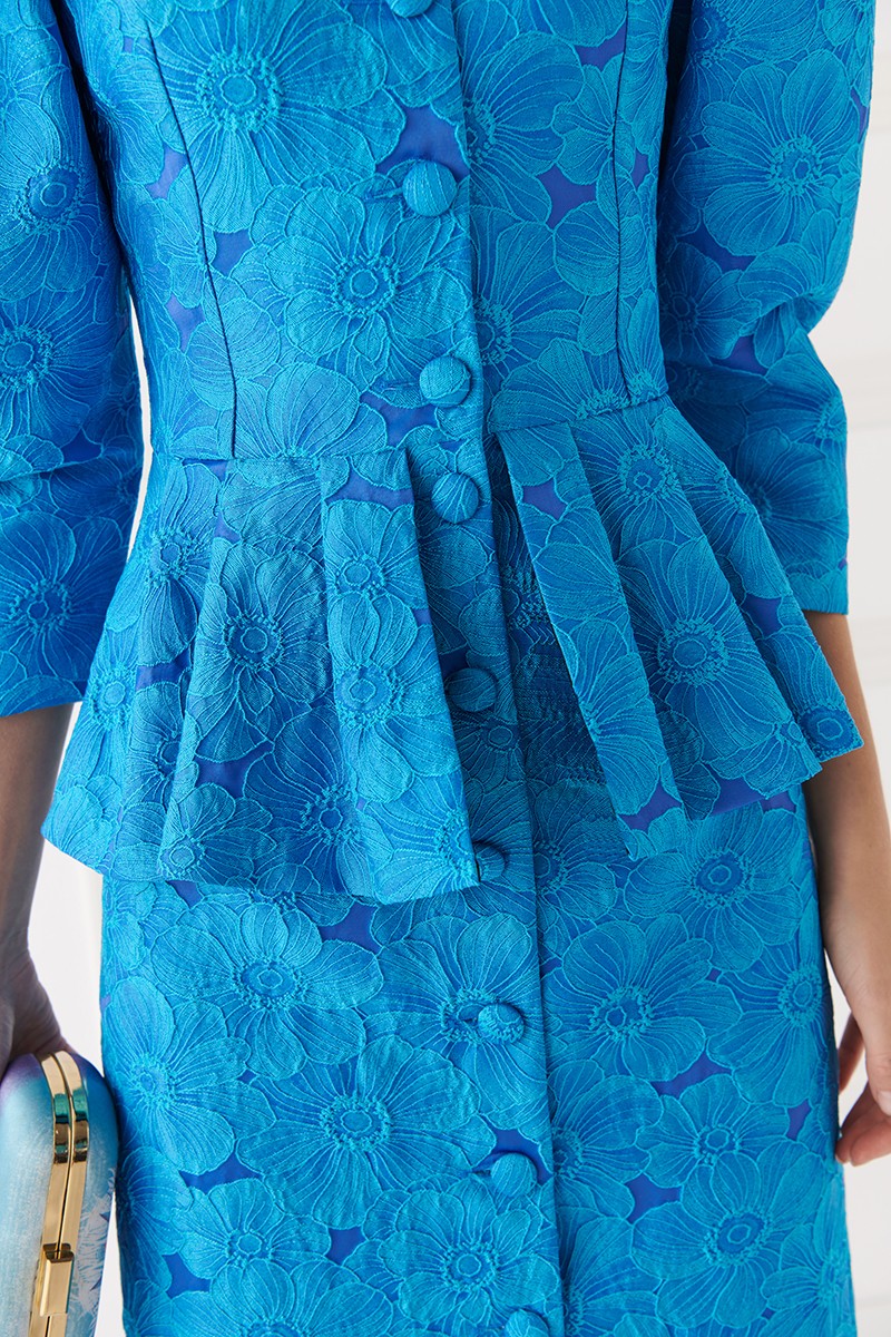 vestido brocado azul de flores en relieve con peplum manga jamon y boton forrado para inivtadas a bodas, fiesta, madrina, evento online