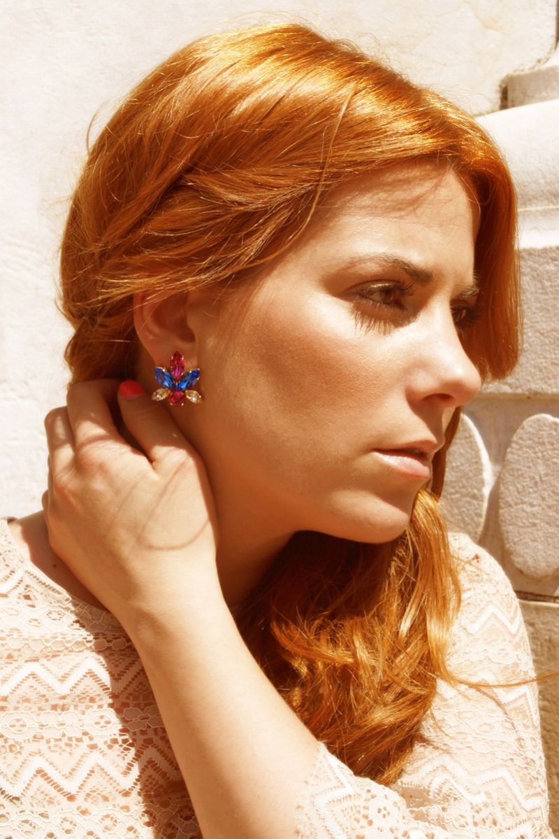 pendientes para fiestas de legorburu en apparentia con cristales de swarovski azul y fucsia