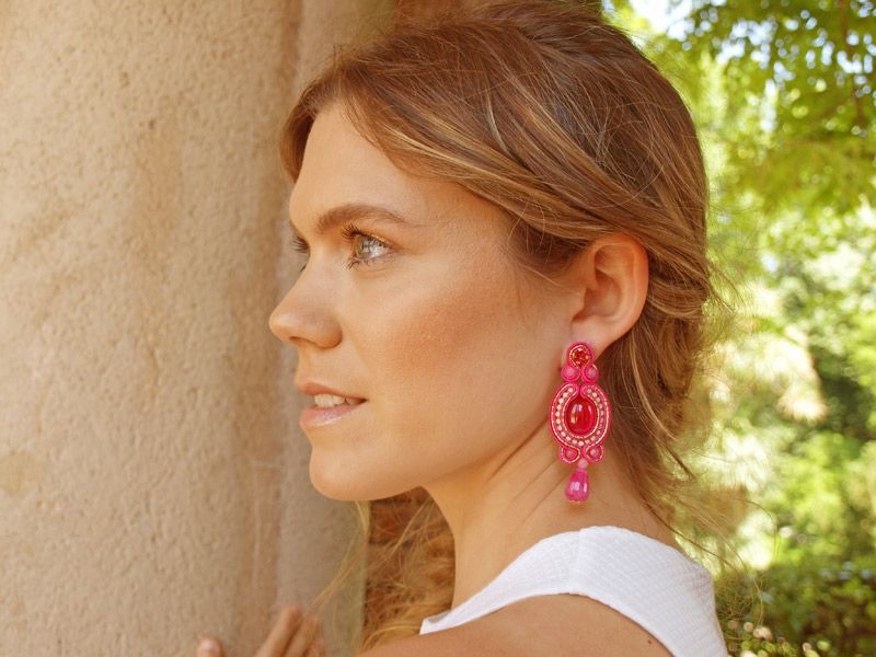 comprar online pendientes largos fucsia de cristal checo y strass para fiestas y eventos de legorburu en apparentia