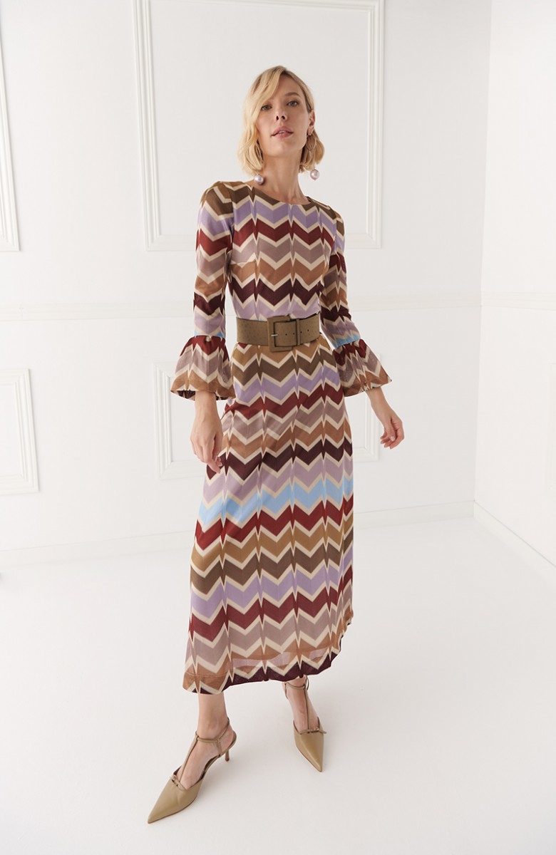 vestido de punto estampado missoni de colores con dibujo de espina en tonos gris, lila, tostados otono invierno tendencias apparentia