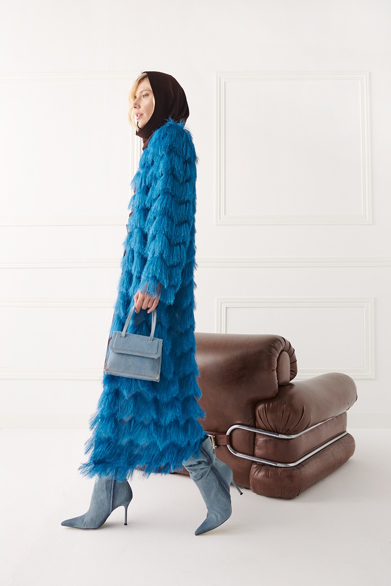 abrigo flecos efecto pelo en color azul para invitadas otoño invierno comprar on line