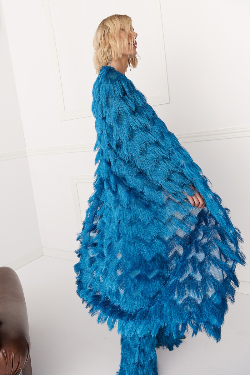 abrigo flecos efecto pelo en color azul para invitadas boda fiesta coctel otoño invierno comprar online