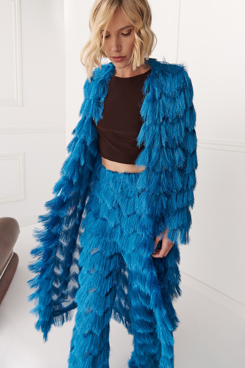 abrigo flecos efecto pelo en color azul para invitadas otoño invierno comprar online